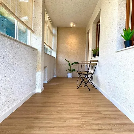Casa Con Jardin A 2 Min Playa, Garaje Privado *