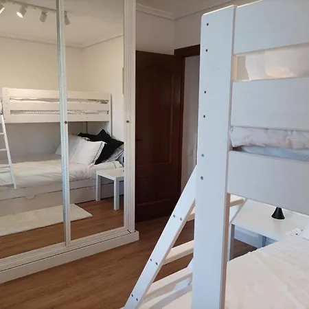 Apartment Casa Con Jardin A 2 Min Playa, Garaje Privado